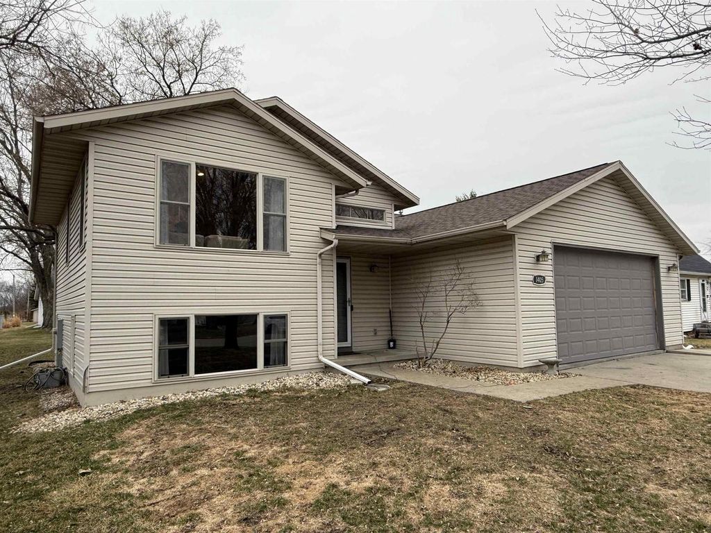 Photo of 1405 Foster AVENUE, Janesville, WI 53545 (MLS # 2018224)