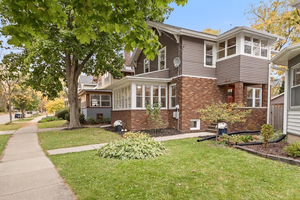 Photo of 1814 Rowley AVENUE, Madison, WI 53726 (MLS # 2032564)