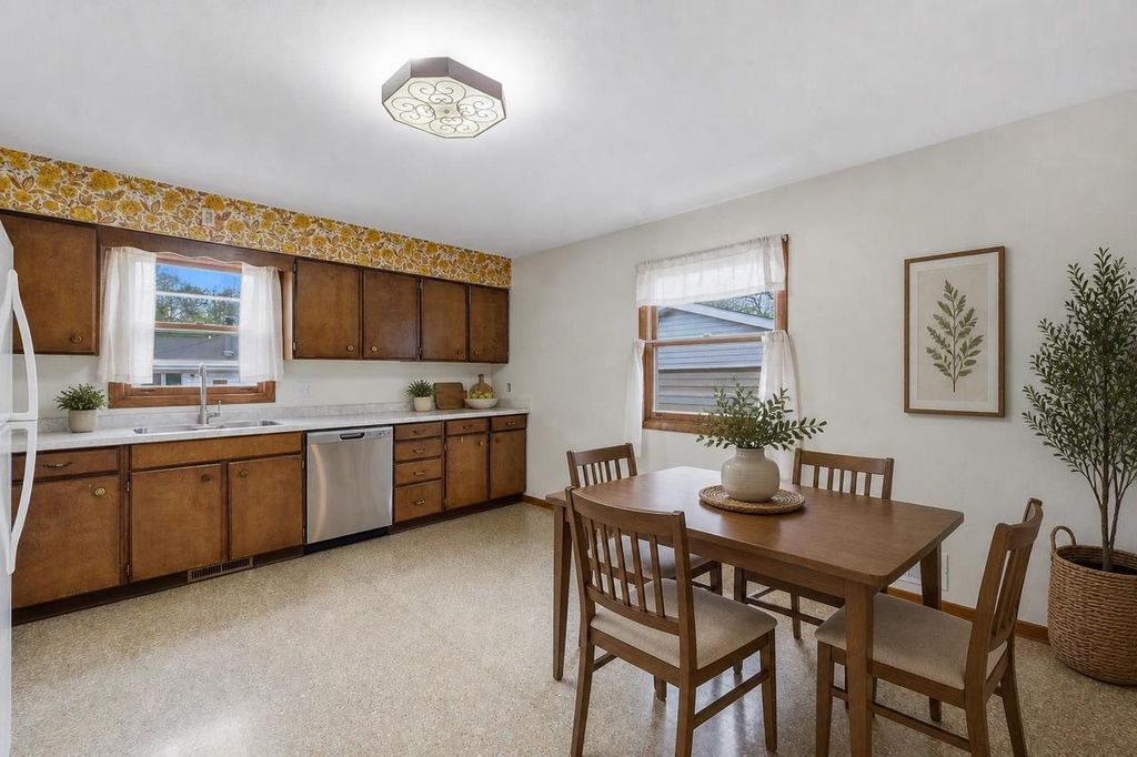 Photo of 787 Chester PLACE, Fond Du Lac, WI 54935 (MLS # 50324884)