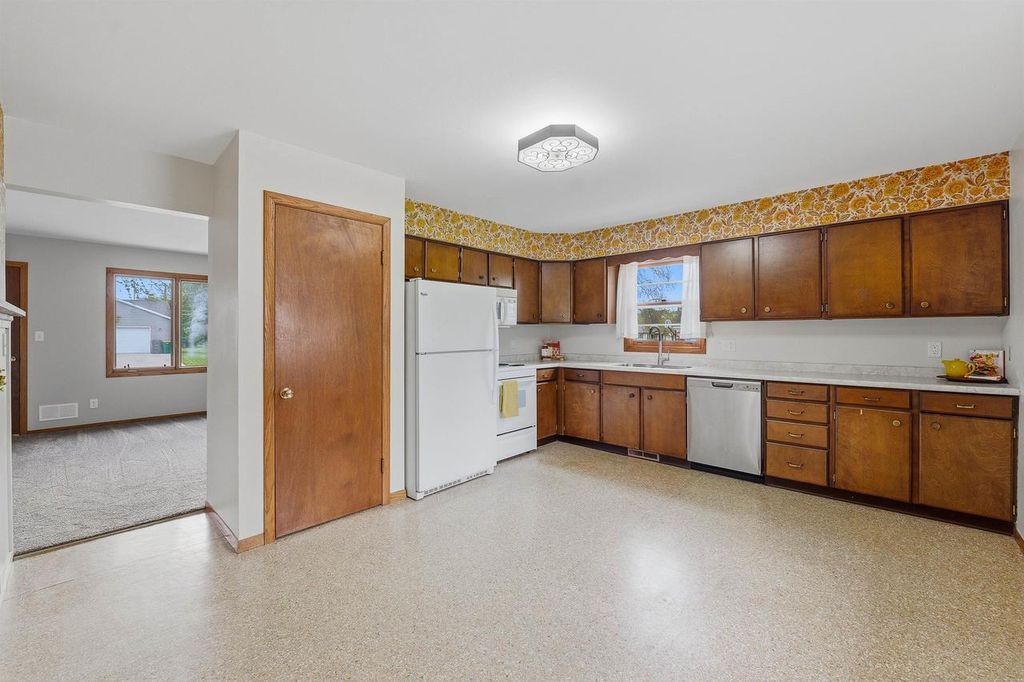 Photo of 787 Chester PLACE, Fond Du Lac, WI 54935 (MLS # 50324884)