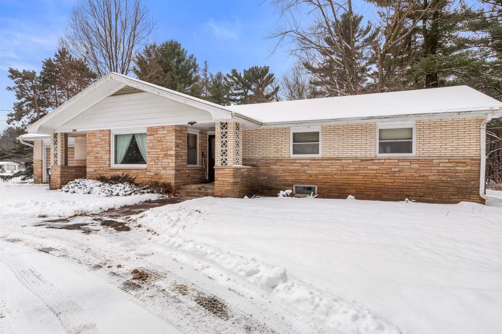 Photo of 2302 80th Street South St, Wisconsin Rapids, WI 54494 (MLS # 22505660)