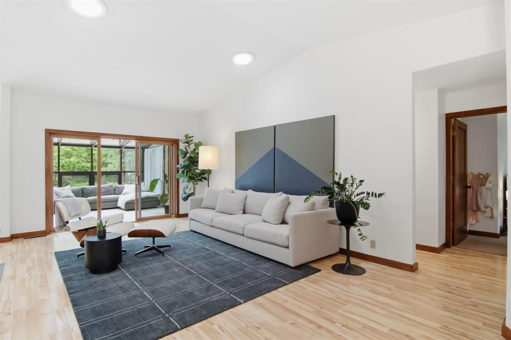 Photo of 331 W Hamilton AVENUE, Eau Claire, WI 54701 (MLS # 1601636)