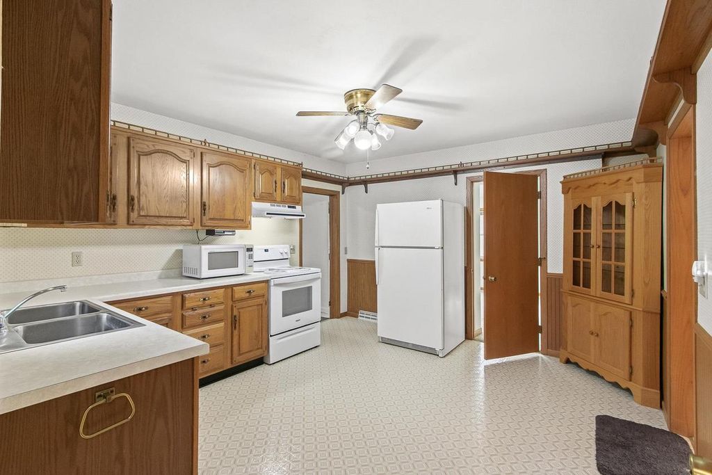 Photo of 132 E Marion STREET, Portage, WI 53901 (MLS # 2016516)