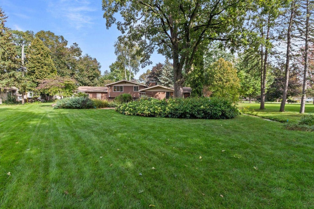Photo of 2663 Woodcrest DRIVE, Neenah, WI 54956 (MLS # 50332797)
