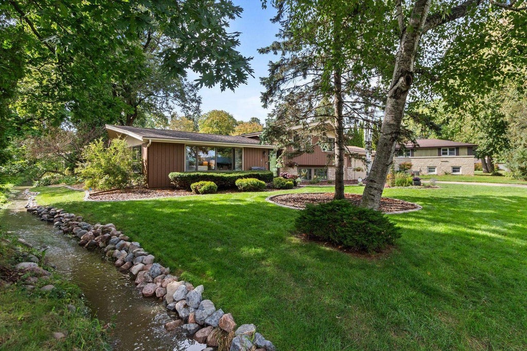 Photo of 2663 Woodcrest DRIVE, Neenah, WI 54956 (MLS # 50332797)