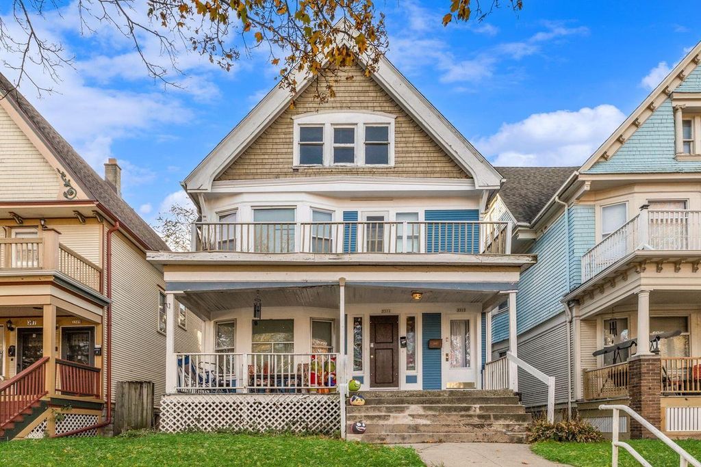 Photo of 3311 W McKinley BOULEVARD #3313, Milwaukee, WI 53208 (MLS # 1943170)