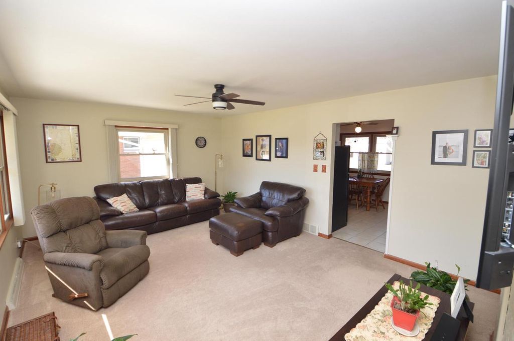 Photo of 500 Parkway DRIVE, South Milwaukee, WI 53172 (MLS # 1955035)