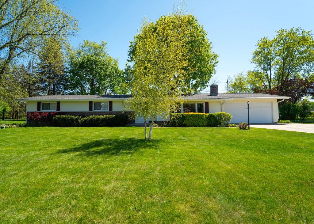 Photo of S66W13555 Saroyan ROAD, Muskego, WI 53150 (MLS # 1962187)