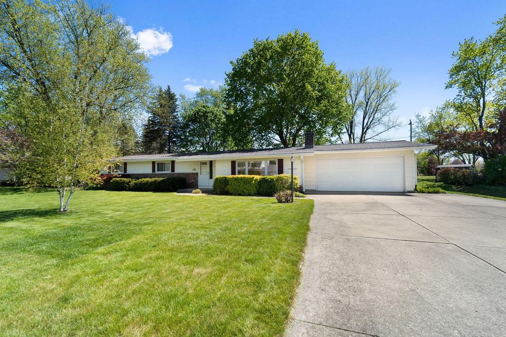 Photo of S66W13555 Saroyan ROAD, Muskego, WI 53150 (MLS # 1962187)