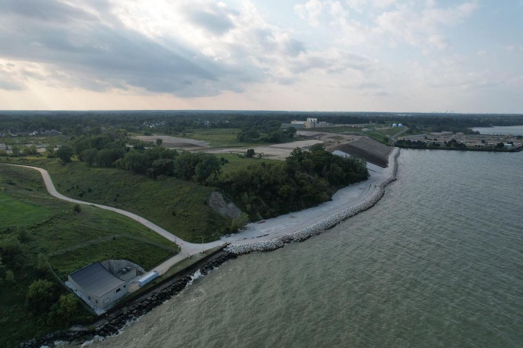 Photo of 9423 S Lake Vista PARKWAY #9431, Oak Creek, WI 53154 (MLS # 1953483)