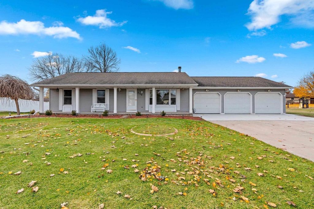 Photo of 2174 Nellie LANE, Green Bay, WI 54311 (MLS # 50318079)