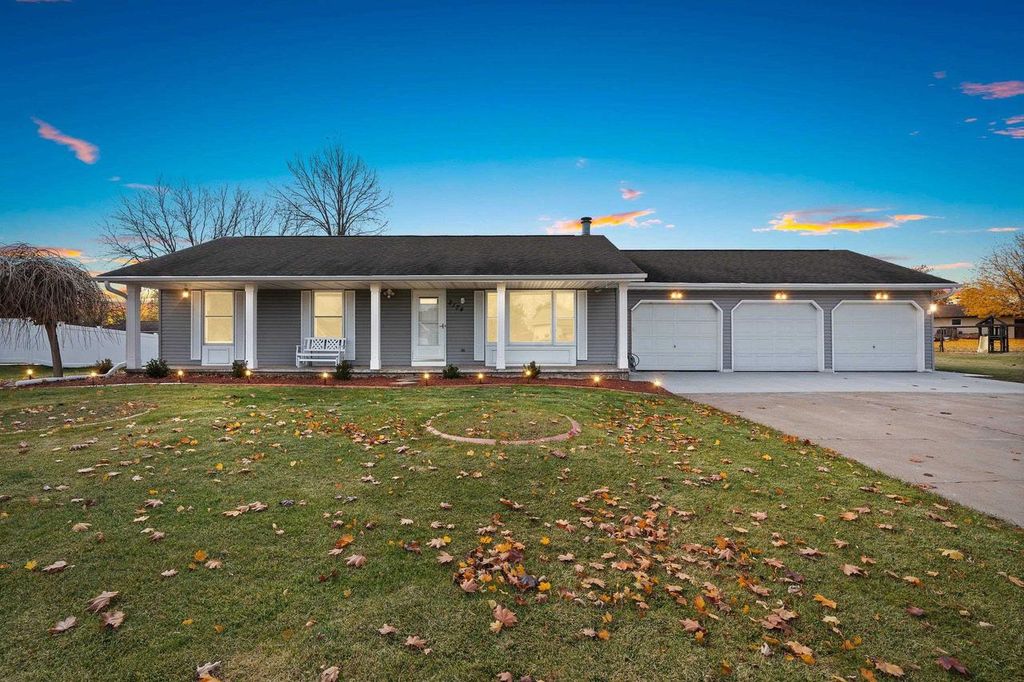Photo of 2174 Nellie LANE, Green Bay, WI 54311 (MLS # 50318079)
