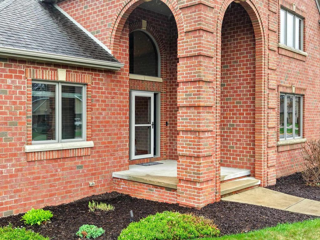 Photo of 230 Oak Brook DRIVE, Pulaski, WI 54162 (MLS # 50324668)