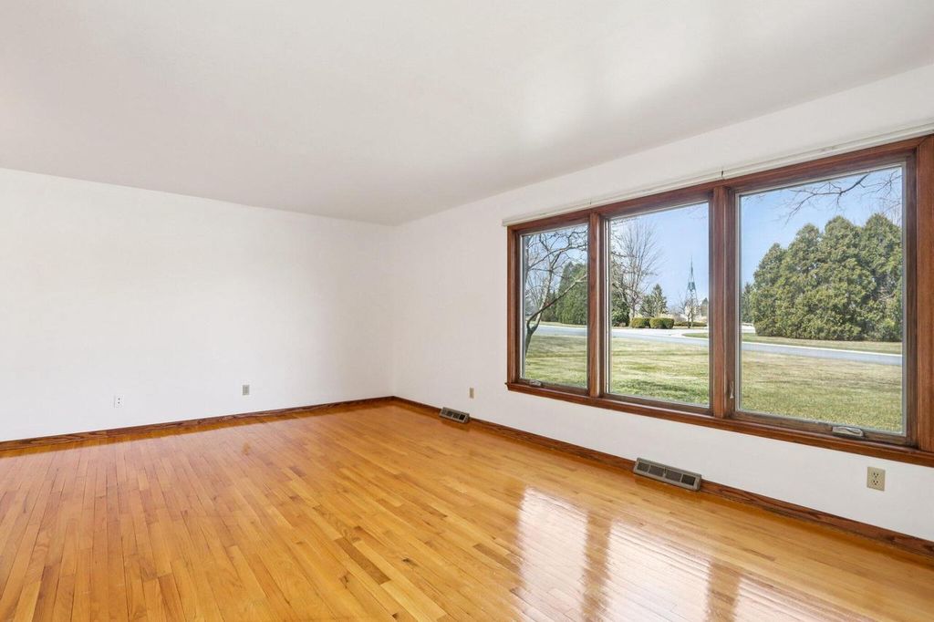 Photo of 18215 Parish DRIVE, Brookfield, WI 53045 (MLS # 1955188)