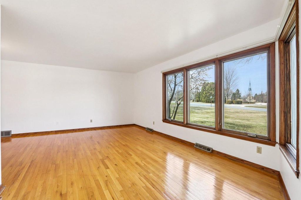 Photo of 18215 Parish DRIVE, Brookfield, WI 53045 (MLS # 1955188)