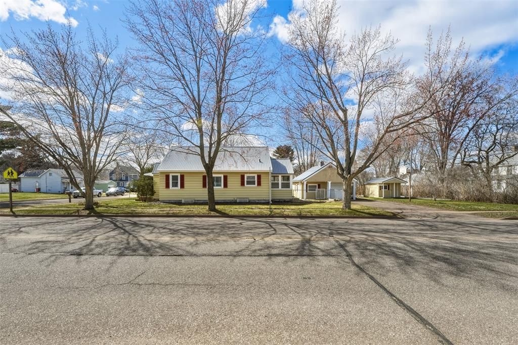 Photo of 1104 Garfield AVENUE, Altoona, WI 54720 (MLS # 1599684)
