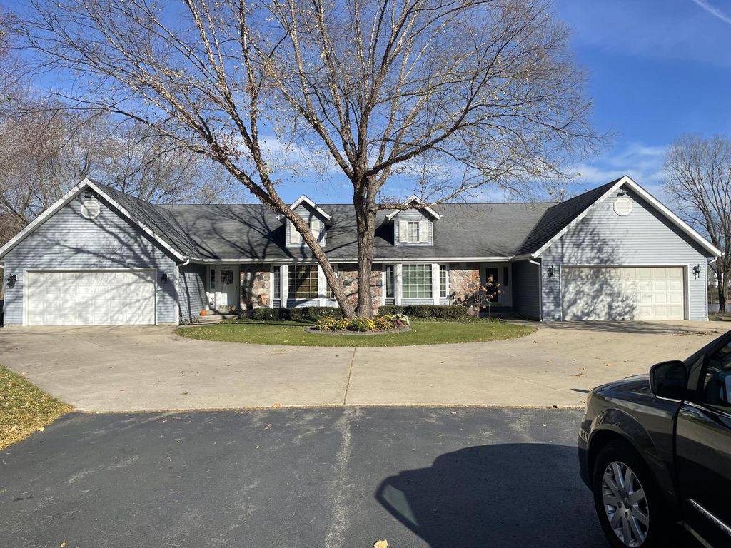 Photo of 2214 Willowbrook DRIVE, West Bend, WI 53090 (MLS # 1942851)
