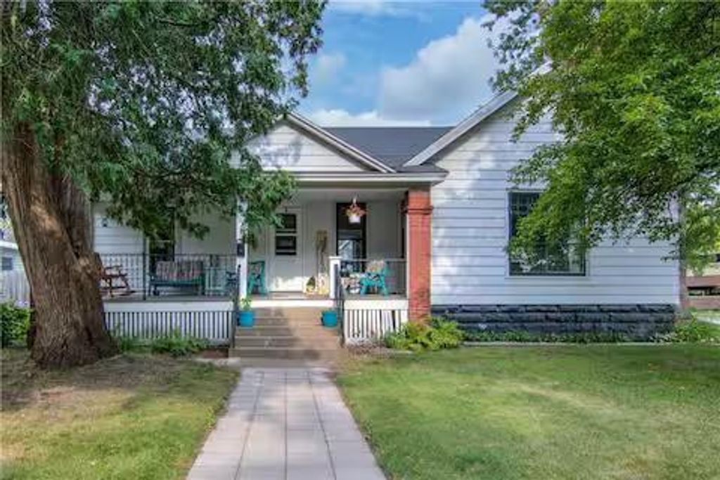 Photo of 1018 6th AVENUE, Eau Claire, WI 54703 (MLS # 1599187)