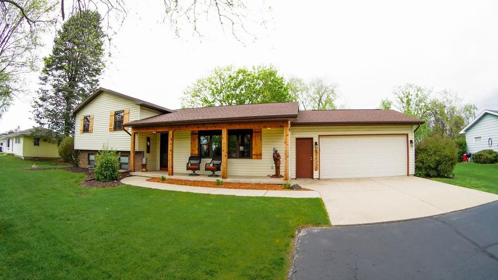 Photo of 2111 E Huebbe PARKWAY, Beloit, WI 53511 (MLS # 2021988)