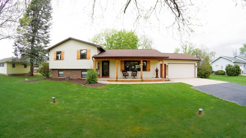Photo of 2111 E Huebbe PARKWAY, Beloit, WI 53511 (MLS # 2021988)