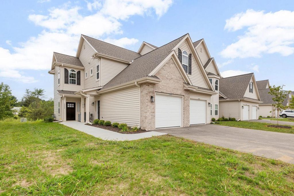 Photo of 1870 Woodland WAY #433-1, Slinger, WI 53086 (MLS # 1944284)