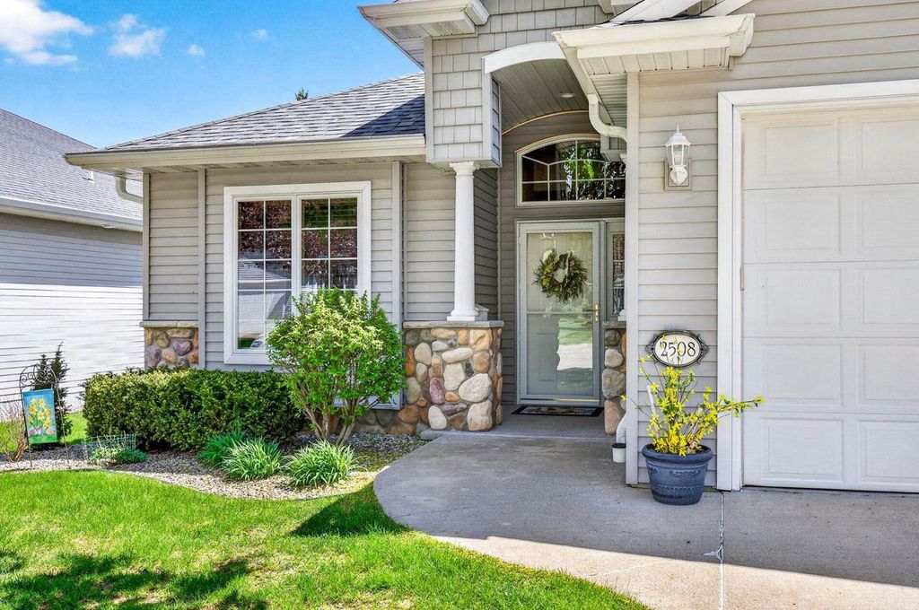 Photo of 2508 Waterford COURT, Neenah, WI 54956 (MLS # 50325284)