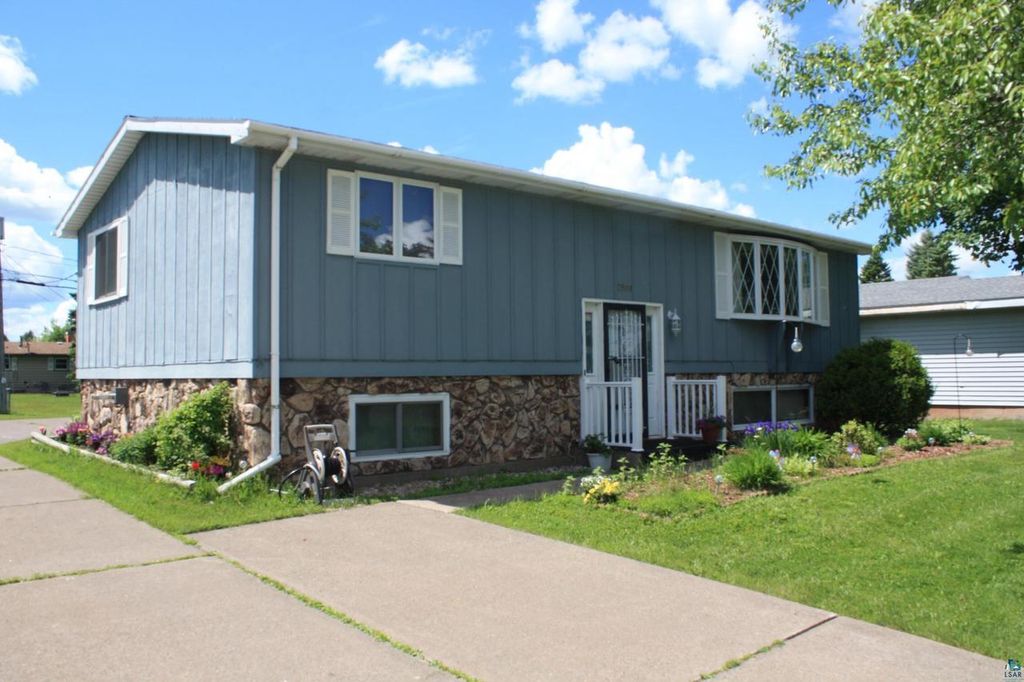 Photo of 2909 Hammond AVENUE, Superior, WI 54880 (MLS # 6126276)