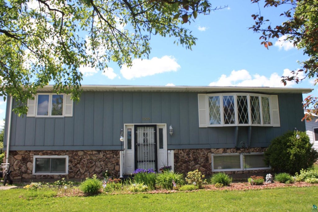 Photo of 2909 Hammond AVENUE, Superior, WI 54880 (MLS # 6126276)