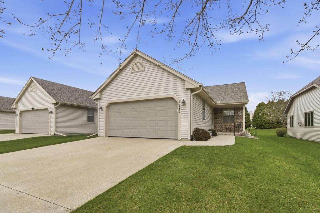 Photo of N162W20270 Butternut LANE, Jackson, WI 53037 (MLS # 1957674)