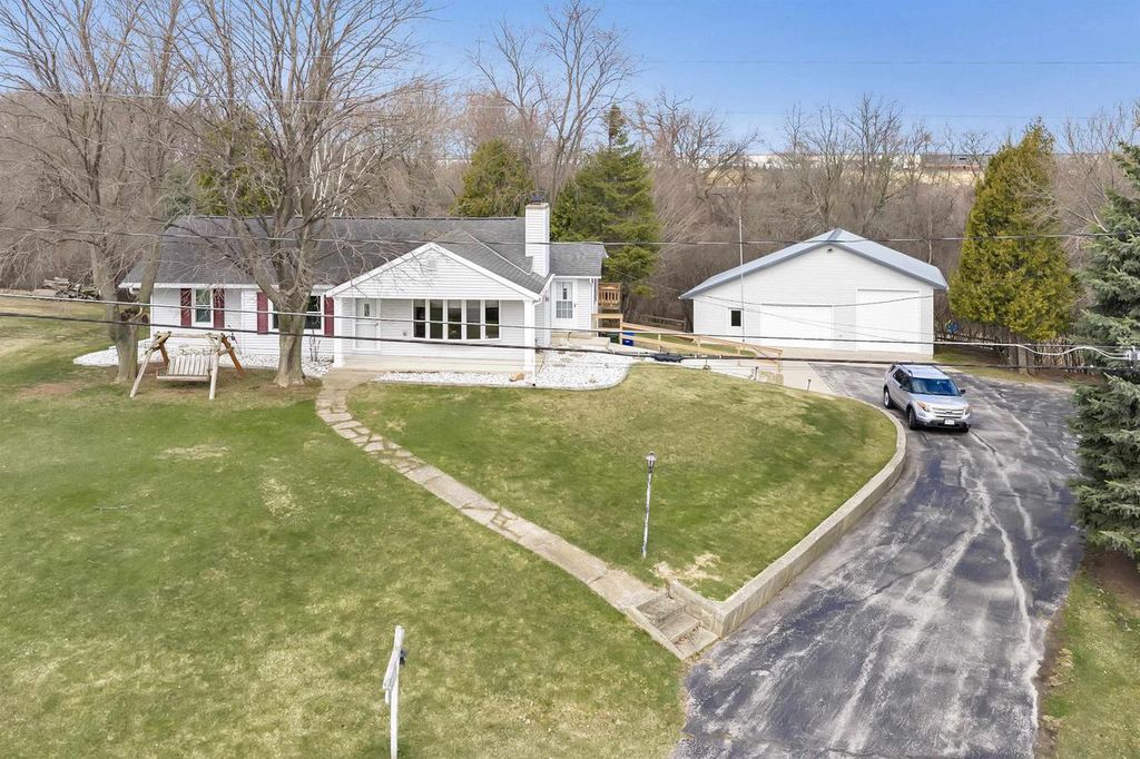 Photo of 1202 Red Maple ROAD, De Pere, WI 54115 (MLS # 50323483)