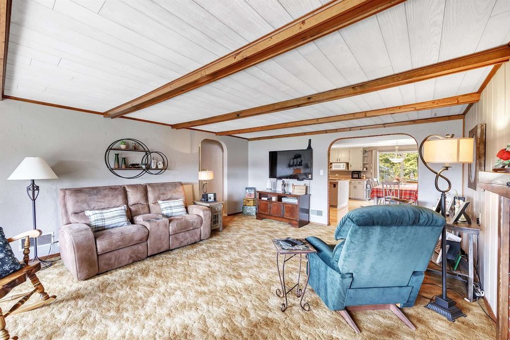 Photo of 1202 Red Maple ROAD, De Pere, WI 54115 (MLS # 50323483)