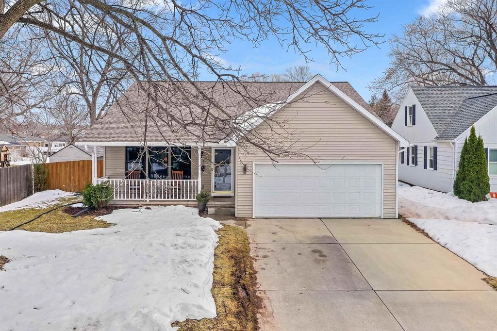 Photo of 911 S 7th STREET, De Pere, WI 54115 (MLS # 50322575)