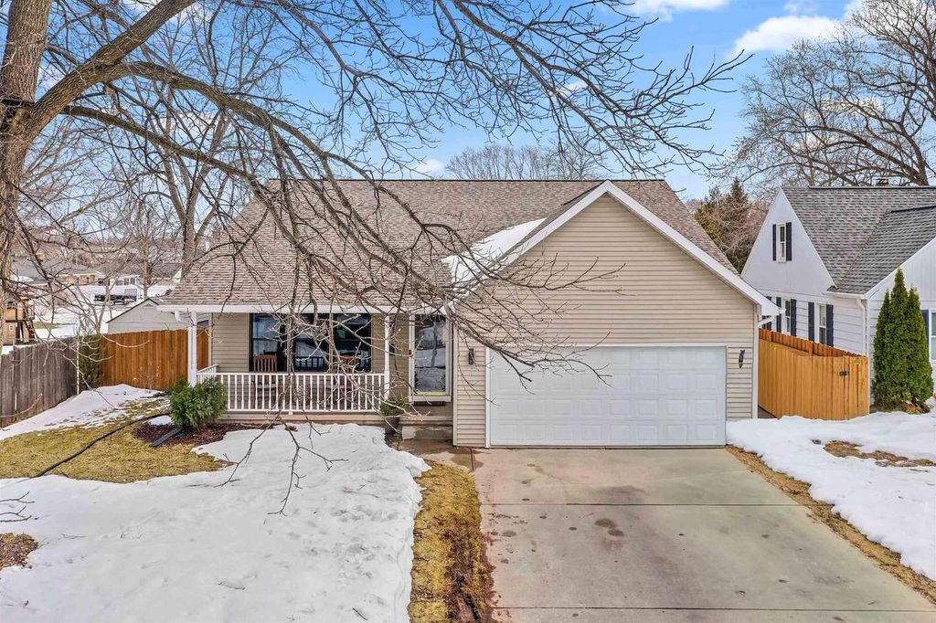 Photo of 911 S 7th STREET, De Pere, WI 54115 (MLS # 50322575)