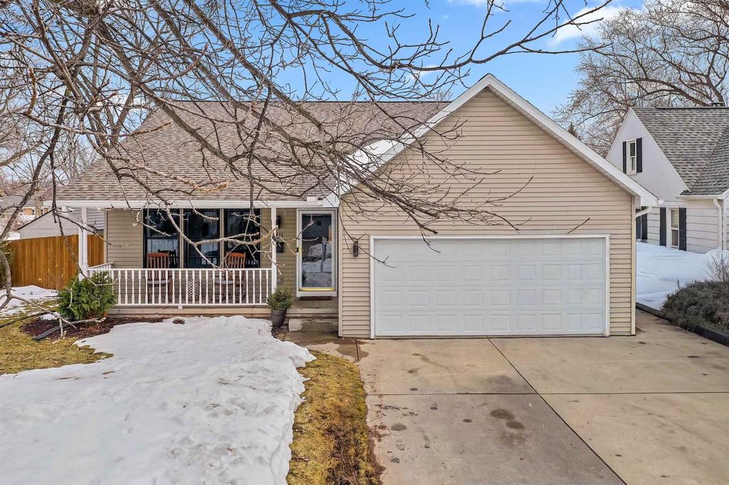 Photo of 911 S 7th STREET, De Pere, WI 54115 (MLS # 50322575)