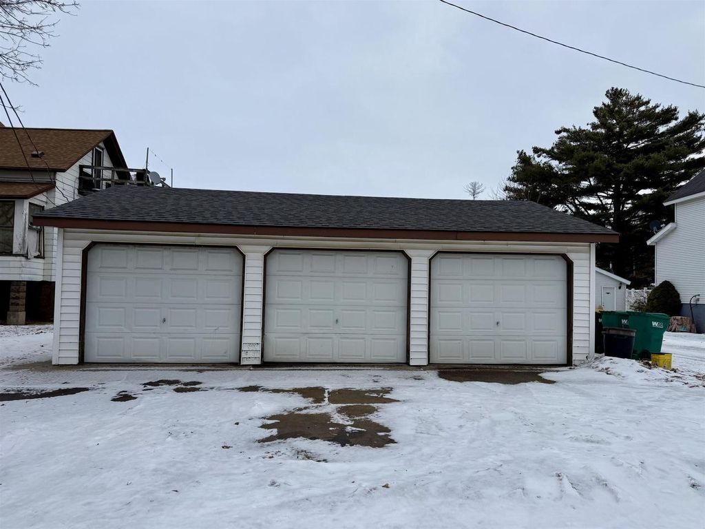 Photo of 304 Lake STREET, Marinette, WI 54143 (MLS # 50320693)