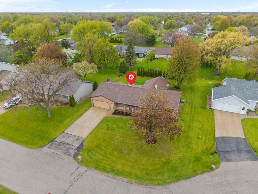 Photo of W2572 Colonial COURT, Appleton, WI 54915 (MLS # 50325353)