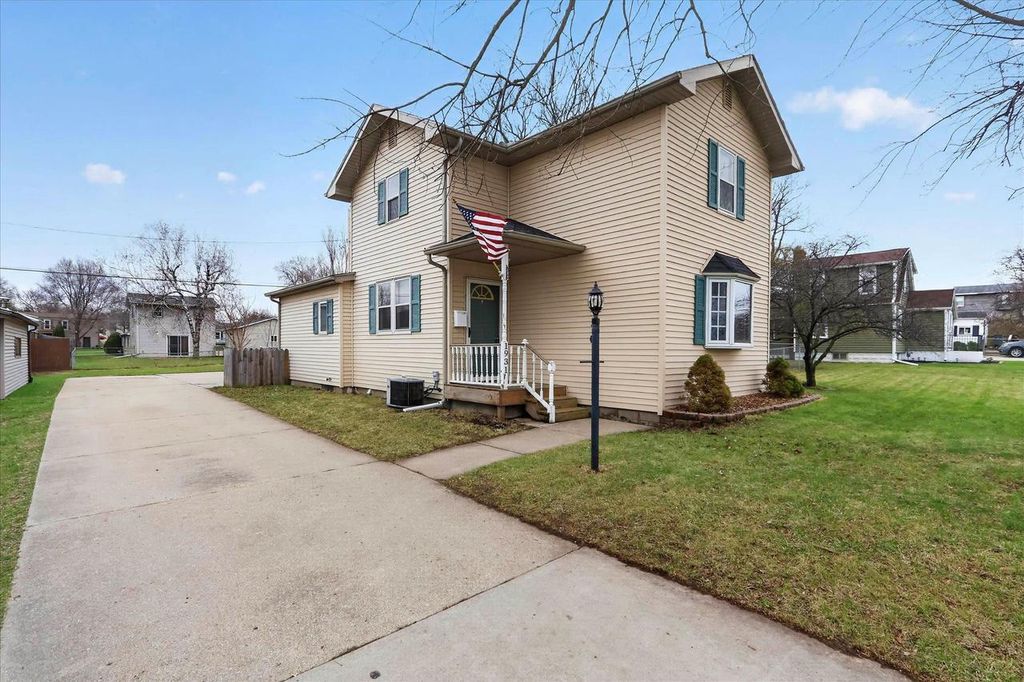 Photo of 1931 S Willard AVENUE, Janesville, WI 53546 (MLS # 2020497)