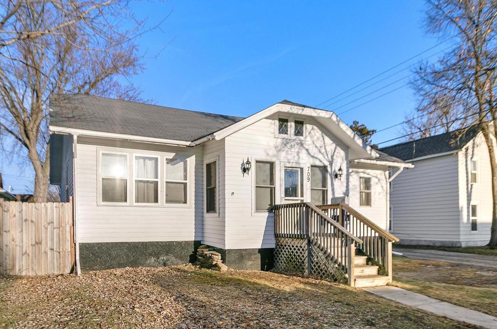 Photo of 709 DeWitt STREET, Portage, WI 53901 (MLS # 2014316)