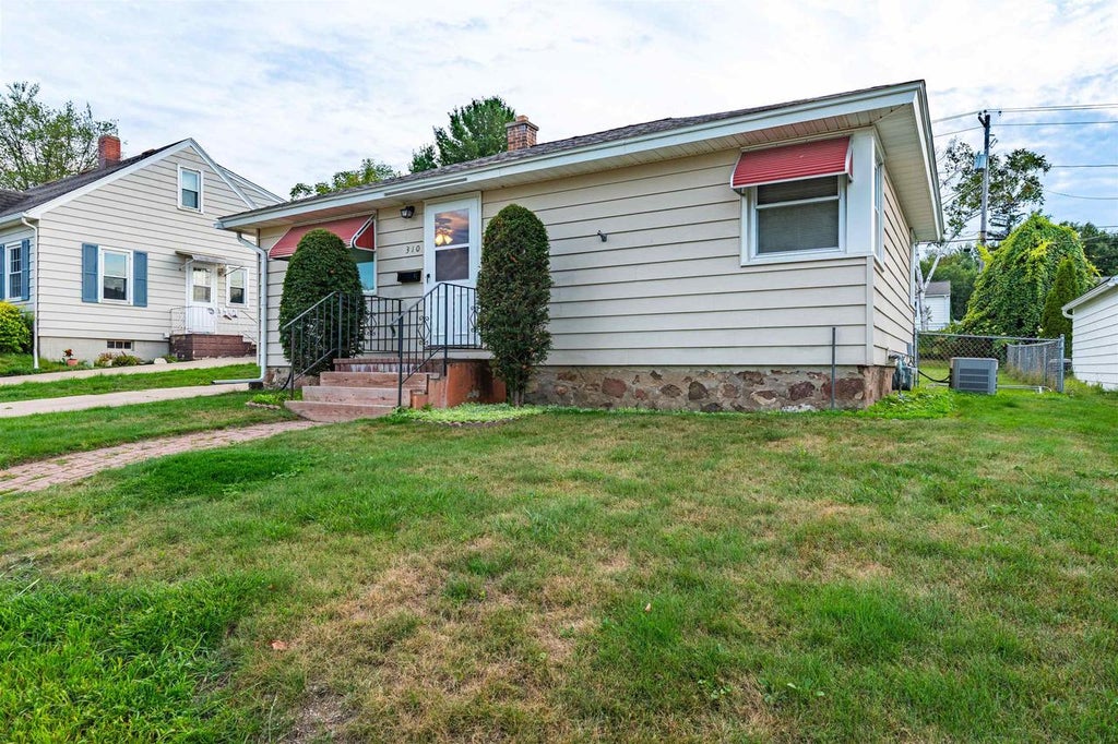 Photo of 310 N 9th AVENUE, Wausau, WI 54401 (MLS # 22604355)