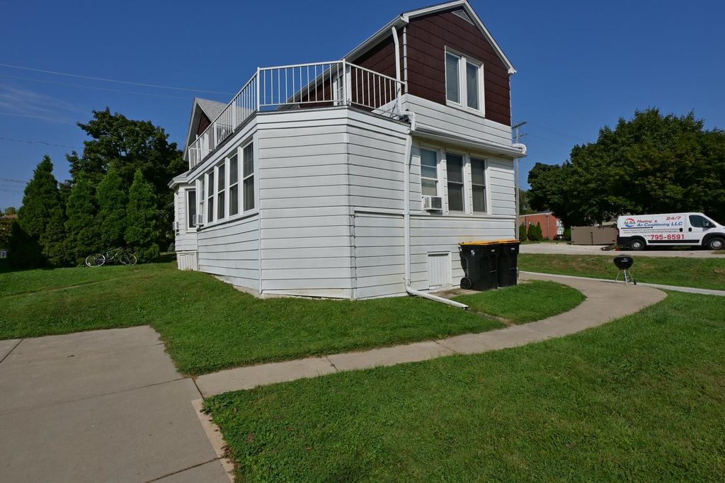 Photo of 850 Glenview AVENUE, Wauwatosa, WI 53213 (MLS # 1935878)