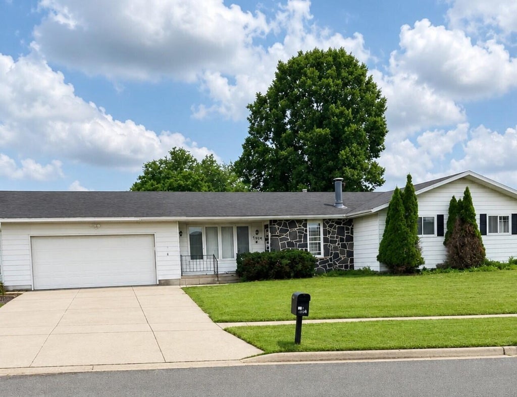 Photo of 309 S Klein DRIVE, Waunakee, WI 53597 (MLS # 1982164)