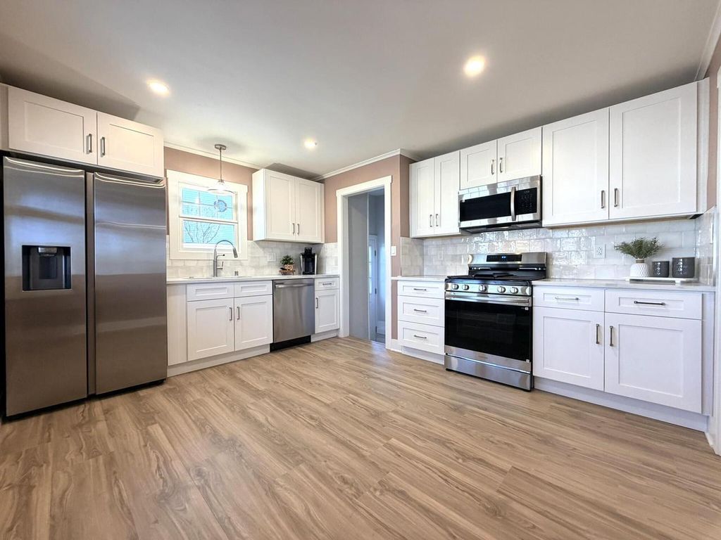 Photo of 1028 Oakland AVENUE, Waukesha, WI 53186 (MLS # 1956954)