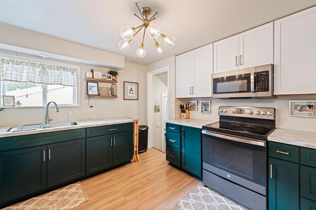 Photo of 921 Gladstone STREET, Marinette, WI 54143 (MLS # 50332968)