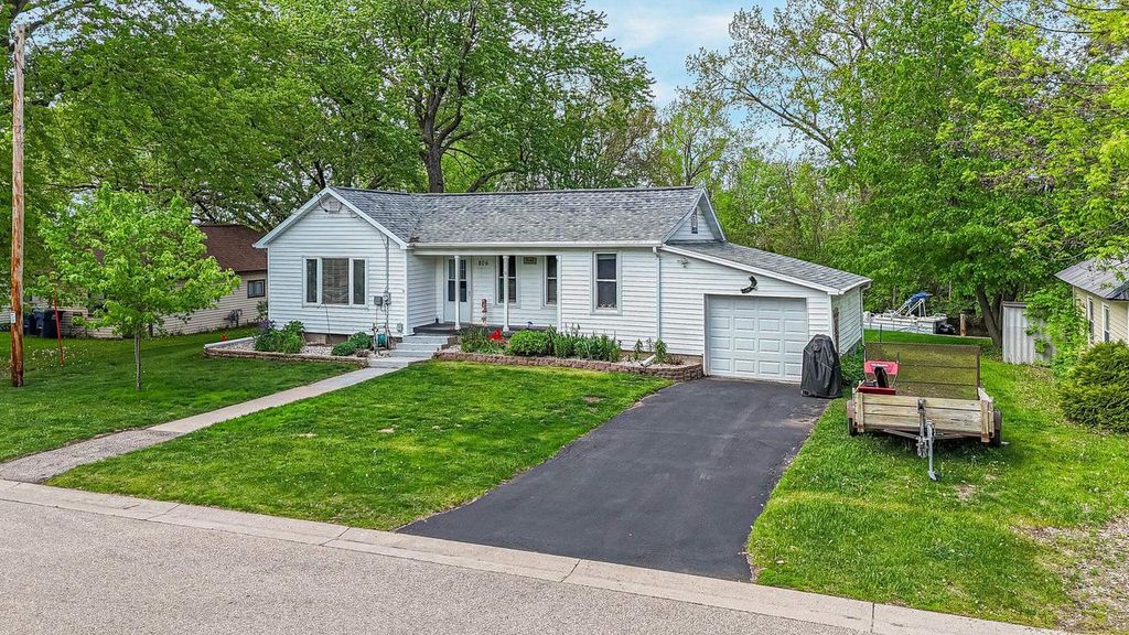 Photo of 806 Willow STREET, Winneconne, WI 54986 (MLS # 50325886)