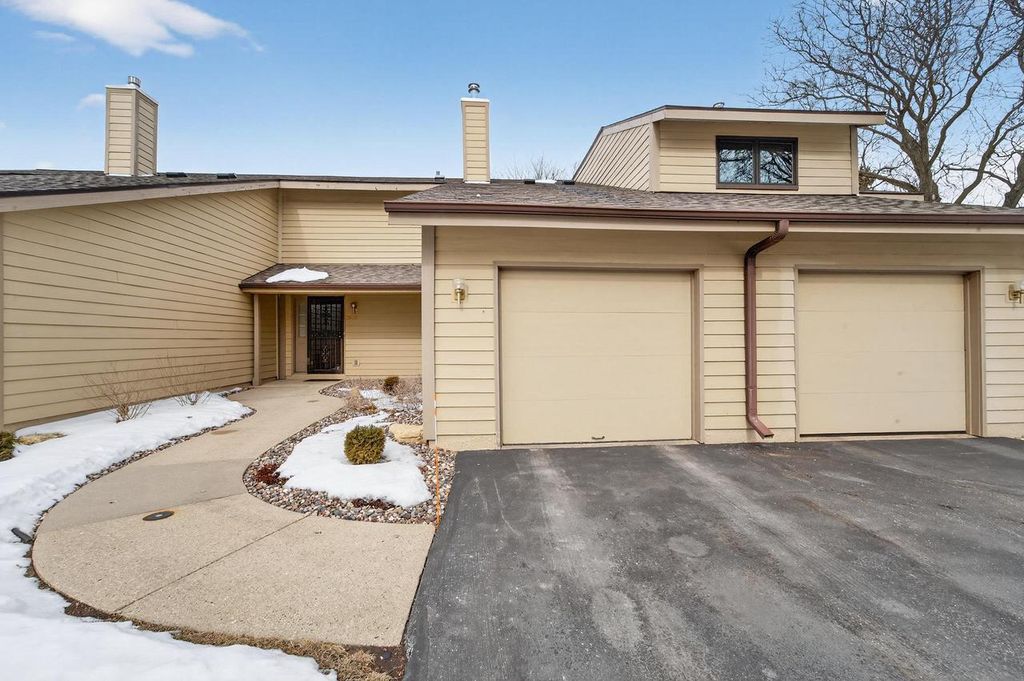 Photo of 5926 Forest LANE, Fitchburg, WI 53711 (MLS # 2016021)