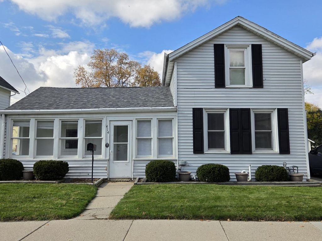 Photo of 414 S Montgomery STREET, Watertown, WI 53094 (MLS # 1941615)