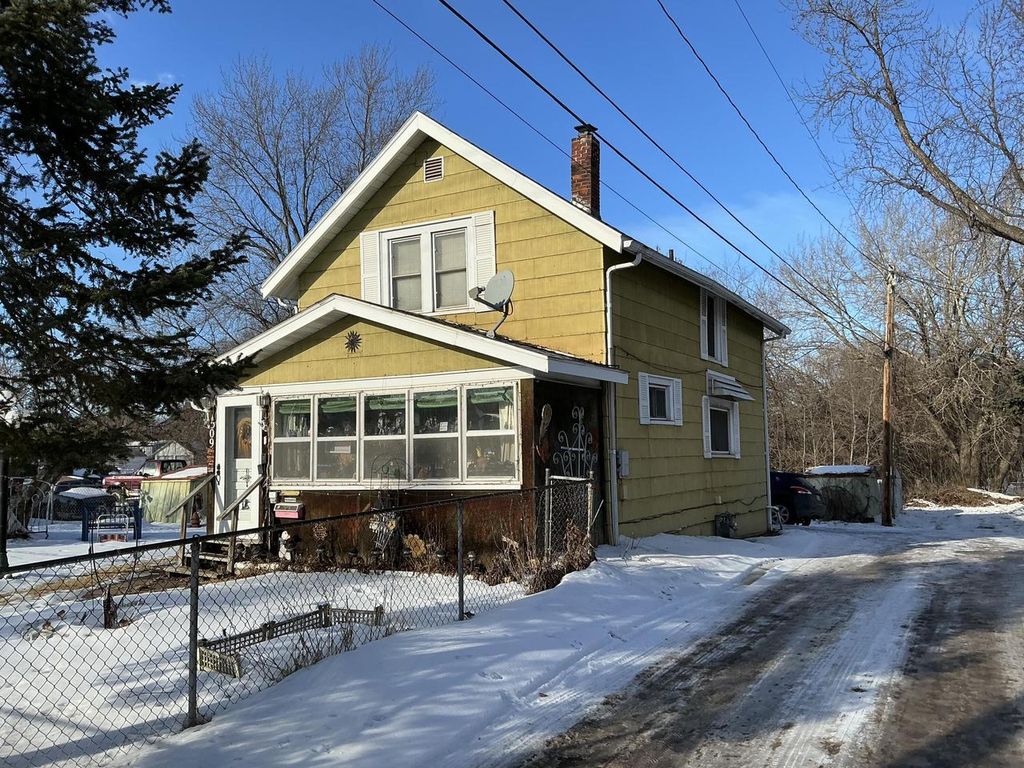 Photo of 509 N 12th STREET, Superior, WI 54880 (MLS # 1947434)