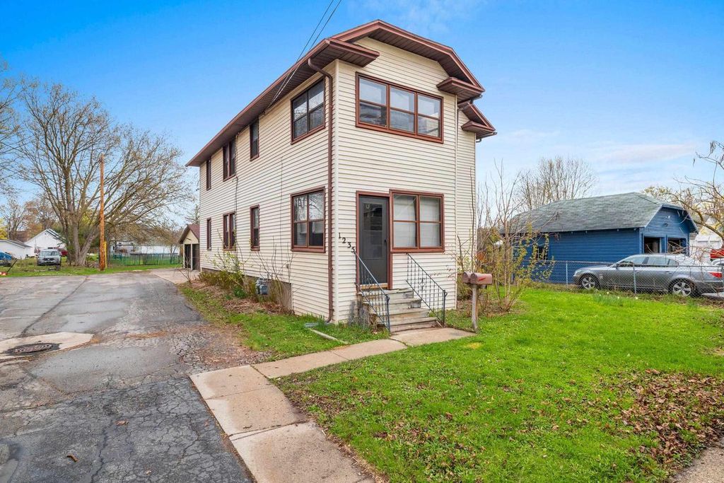 Photo of 1235 Chicago STREET, Green Bay, WI 54301 (MLS # 50324415)