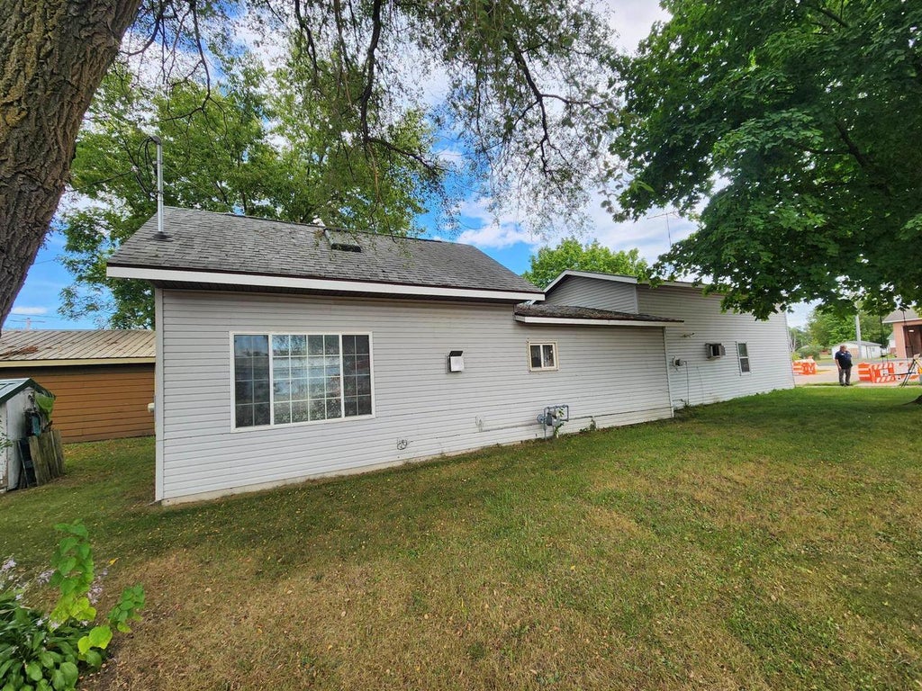 Photo of 138 S Oak St, Lone Rock, WI 53556 (MLS # 2032759)