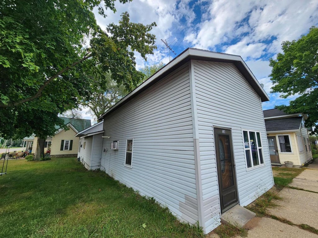 Photo of 138 S Oak St, Lone Rock, WI 53556 (MLS # 2032759)